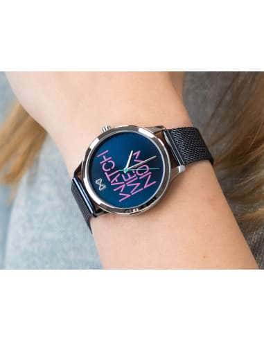 Reloj para Mujer Correa de Malla Azul y Esfera Azul con Frase Watch Me Now - Mark Maddox MM7103-30