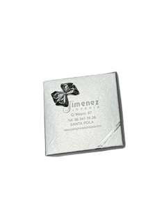 Pisacorbatas con Acabado Mate y Bajorrelieve en Brillo –...