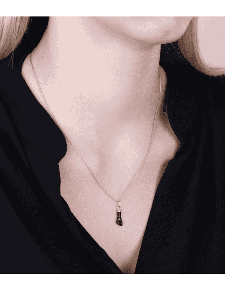 Colgante Puño negro de Oro - Oro Amarillo 18k