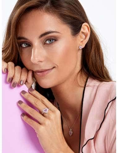 Anillo para Mujer corazón circonitas color rubí de Plata de 1ª Ley rodiada con Circonitas en microengaste.