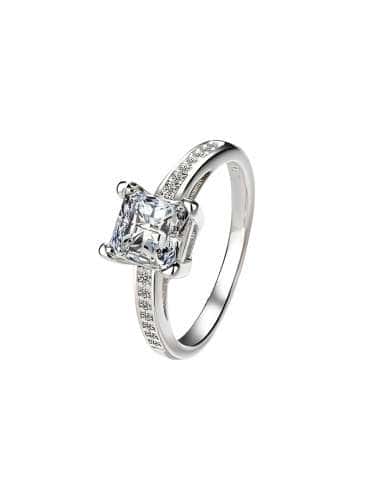 Anillo para mujer con Circonitas y Piedra Central Cuadrada en Plata de Ley - Plata 925