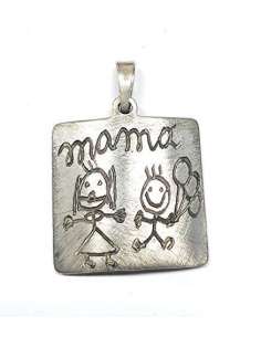 Colgante para Mujer  “Mamá con Niño Jugando” en Plata de Ley - Plata 925