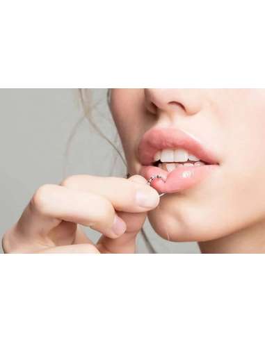 Servicio de Puesta Piercing en el labio...