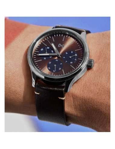Reloj para Hombre Multifunción con Esfera Marrón y Correa de Piel Negra - Mark Maddox HC7100-47