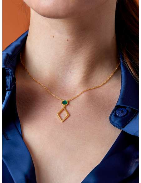 Collar Marea con Piedra Verde y Colgante Geométrico Dorado
