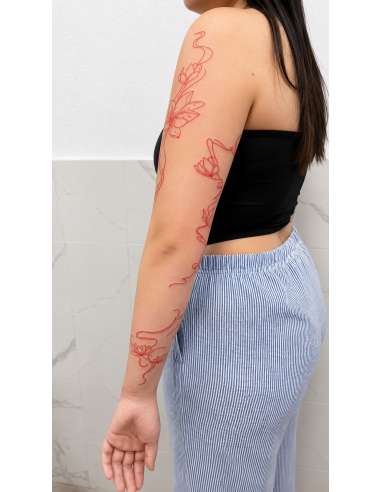 Tatuaje Red Work Floral Orgánico | Tattoo Brazo Elegante