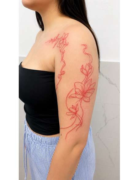 Tatuaje Red Work Floral Orgánico | Tattoo Brazo Elegante